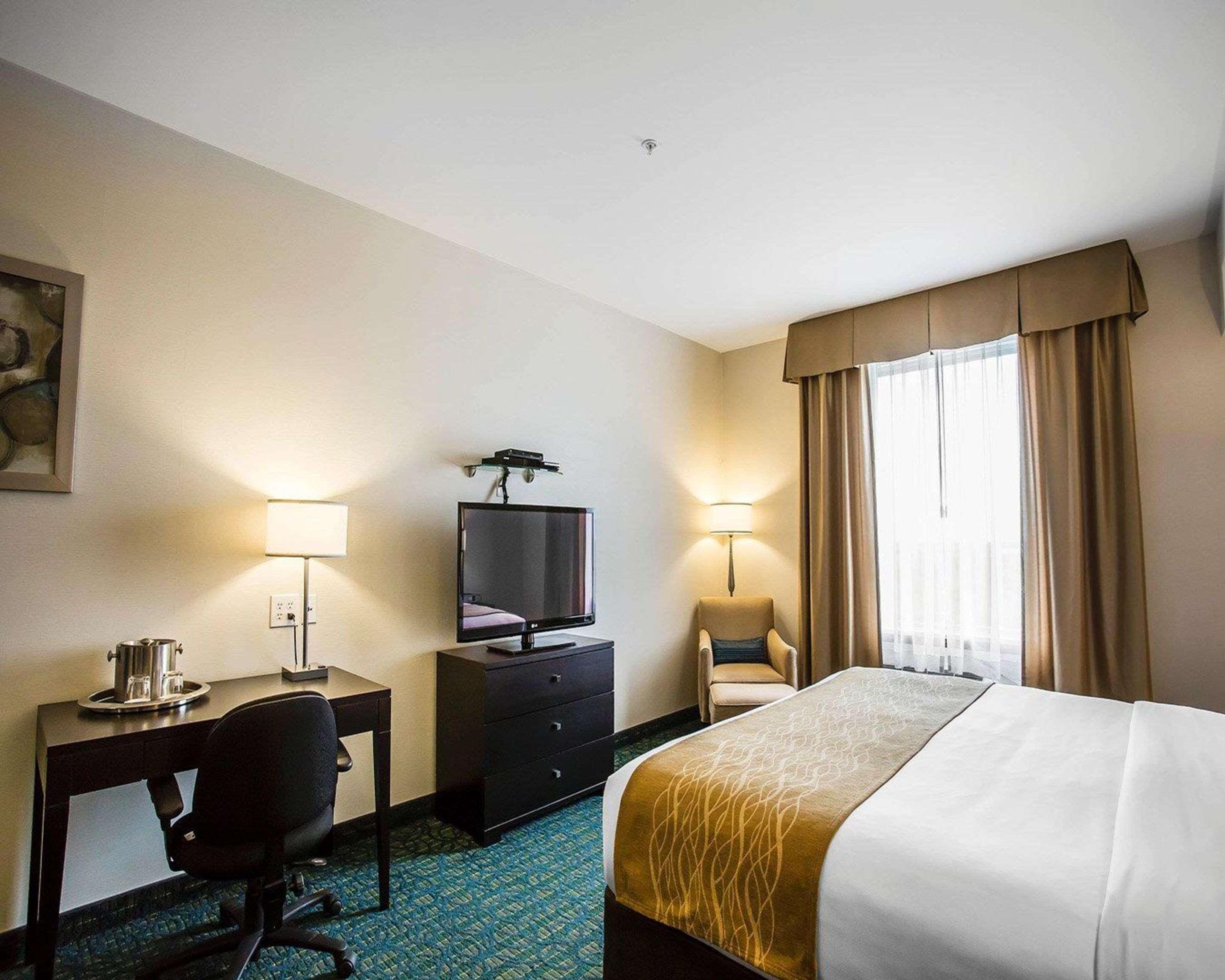 Comfort Hotel Bayer'S Lake Timberlea Экстерьер фото