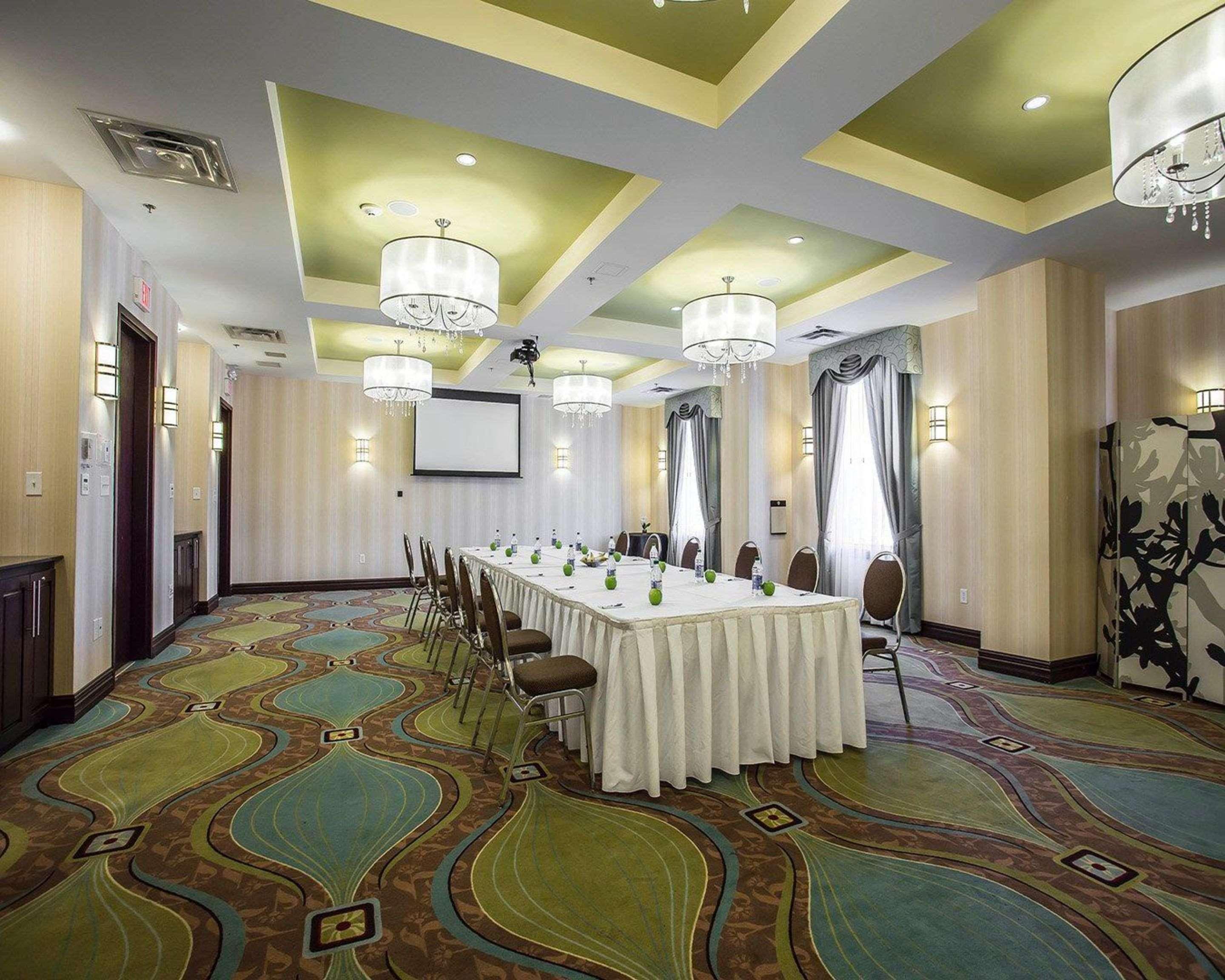 Comfort Hotel Bayer'S Lake Timberlea Экстерьер фото