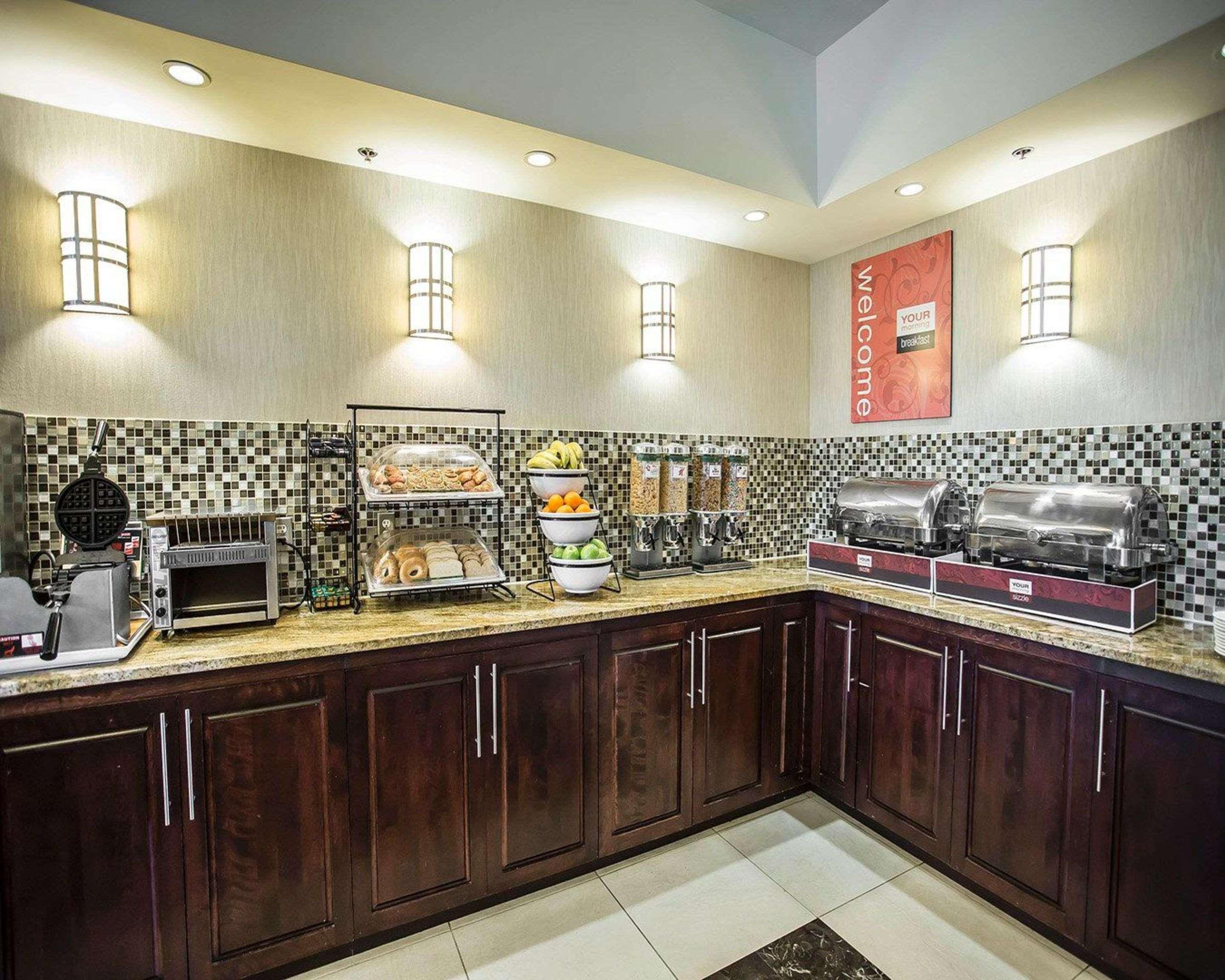 Comfort Hotel Bayer'S Lake Timberlea Экстерьер фото