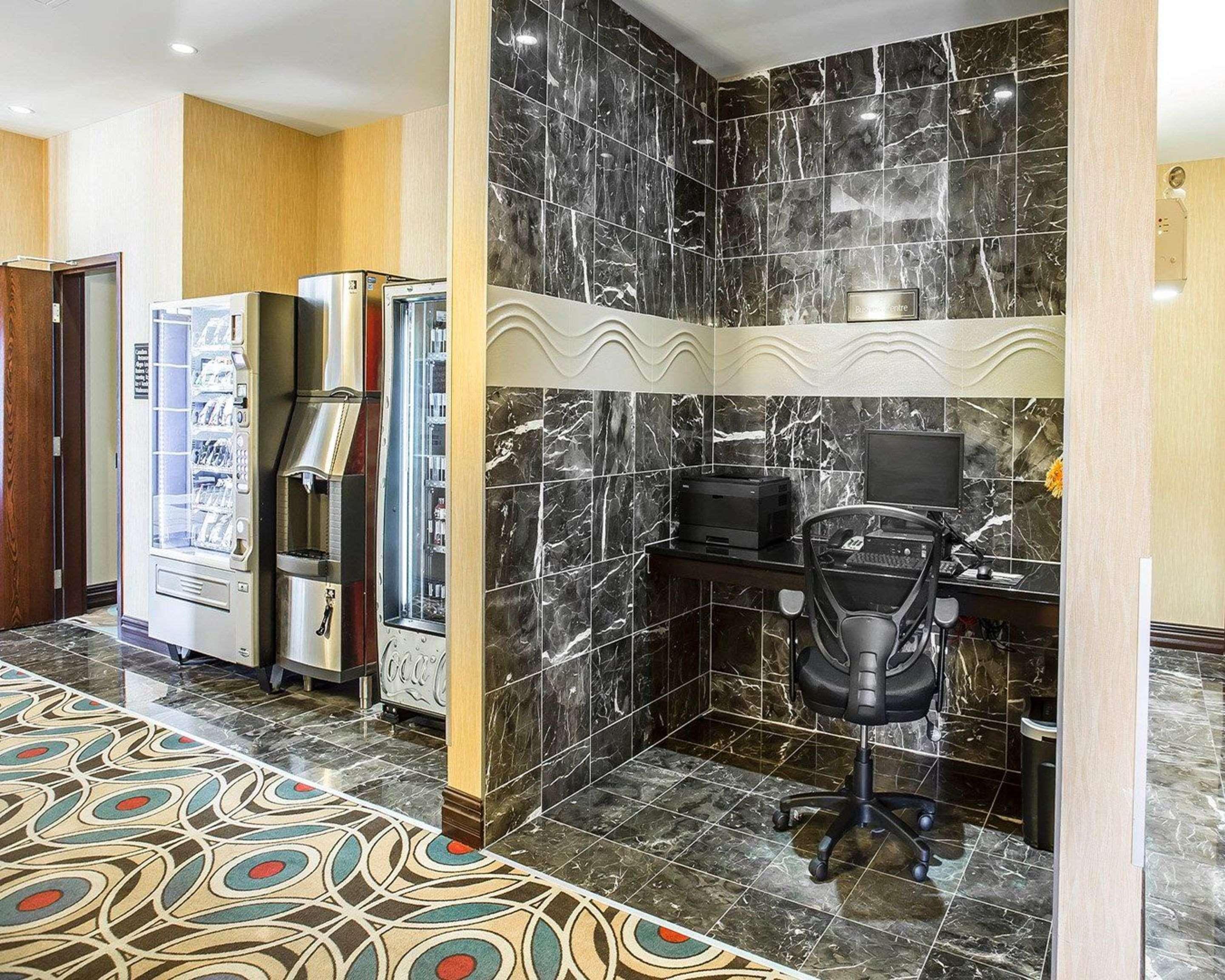 Comfort Hotel Bayer'S Lake Timberlea Экстерьер фото