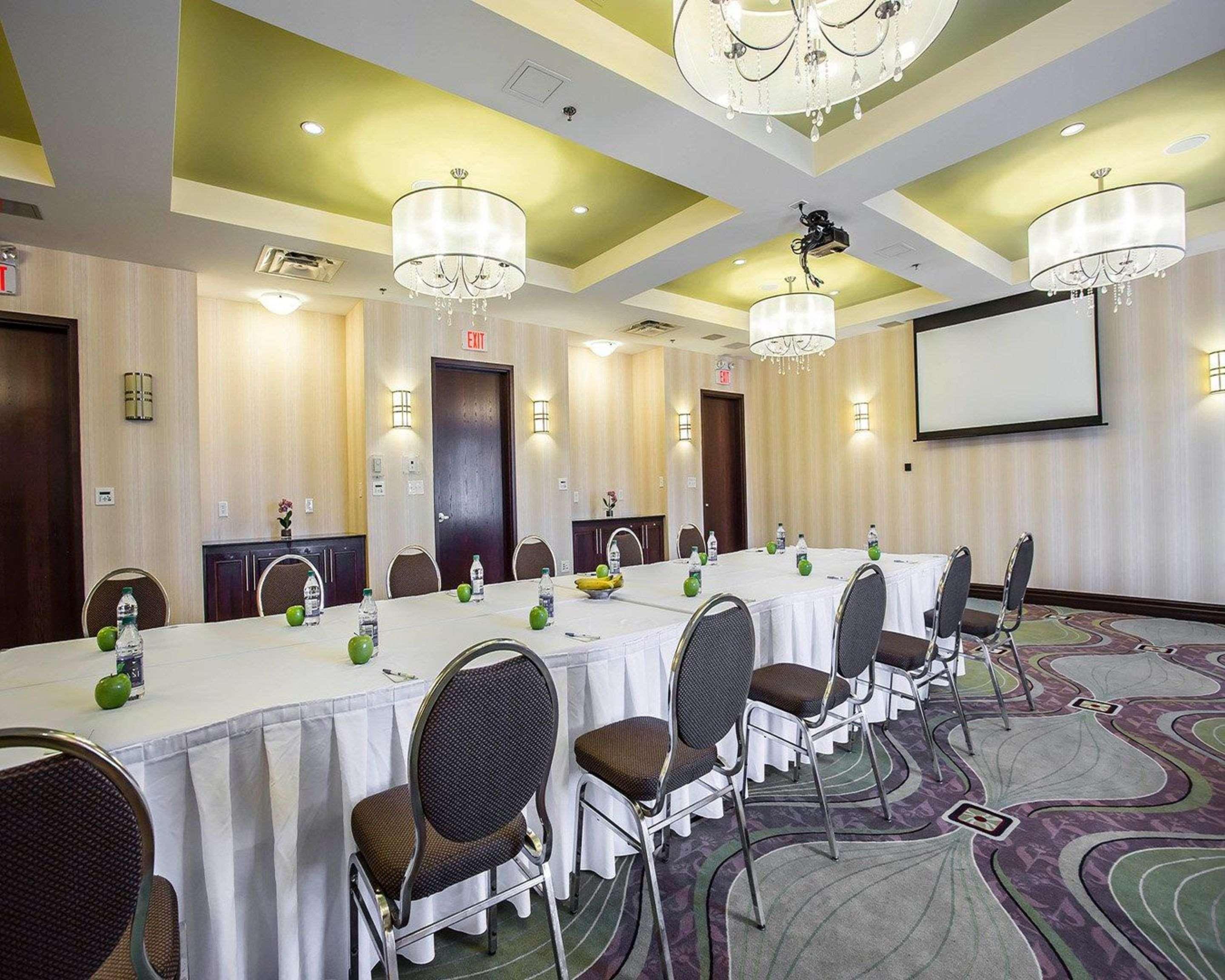 Comfort Hotel Bayer'S Lake Timberlea Экстерьер фото