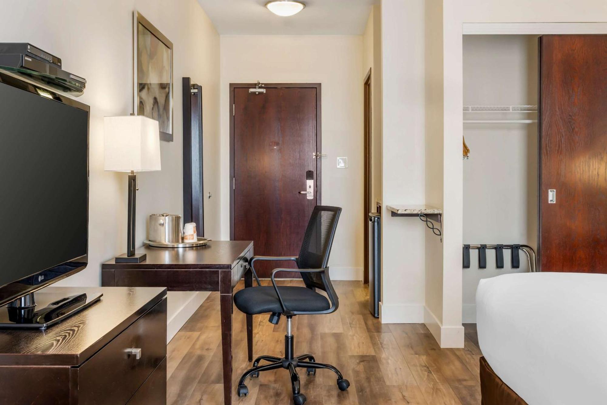Comfort Hotel Bayer'S Lake Timberlea Экстерьер фото