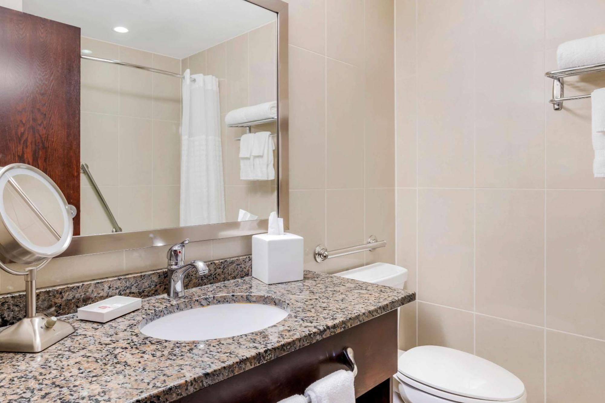 Comfort Hotel Bayer'S Lake Timberlea Экстерьер фото